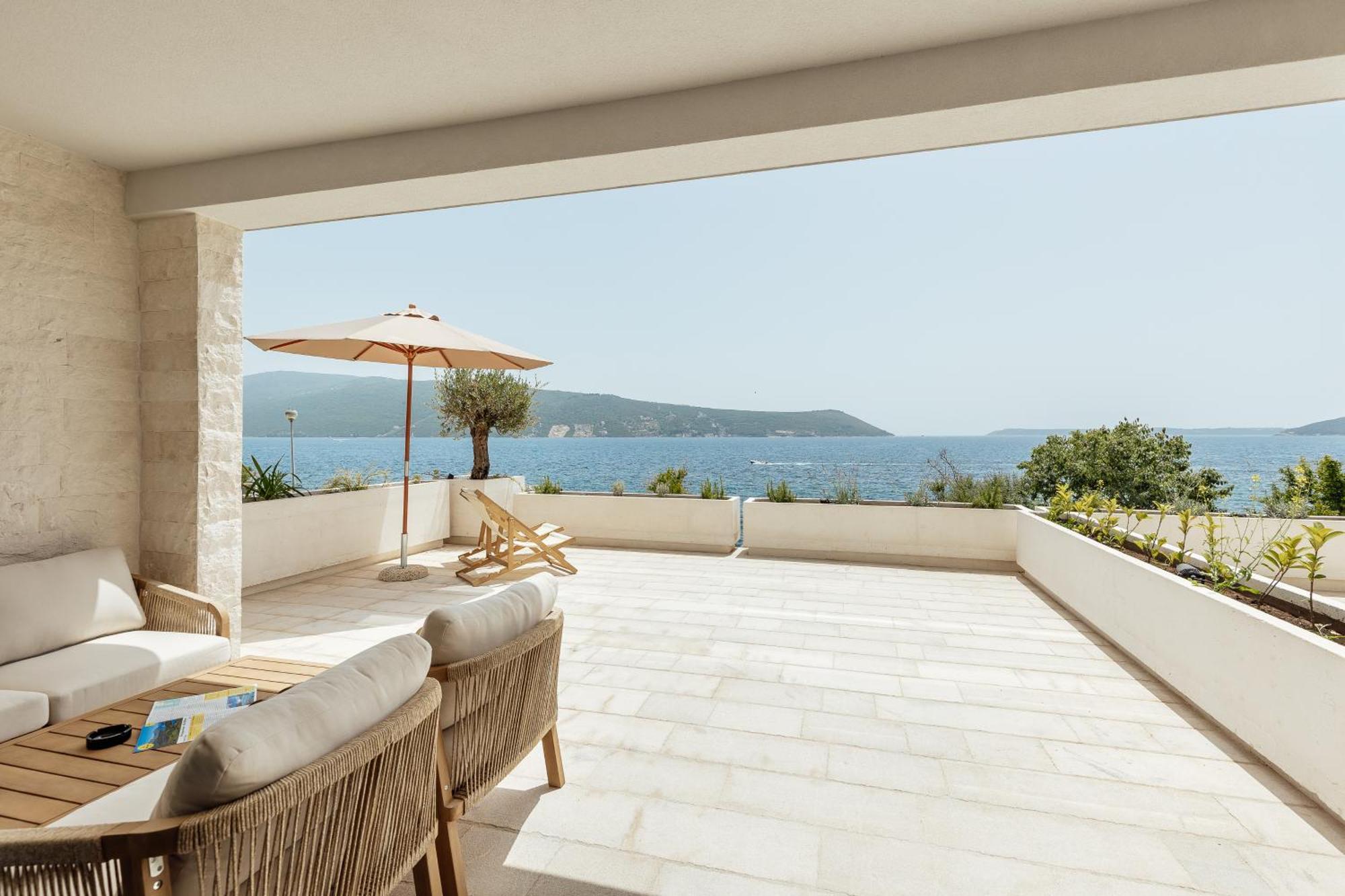 Savina Beachfront Oasis 헤르섹 외부 사진