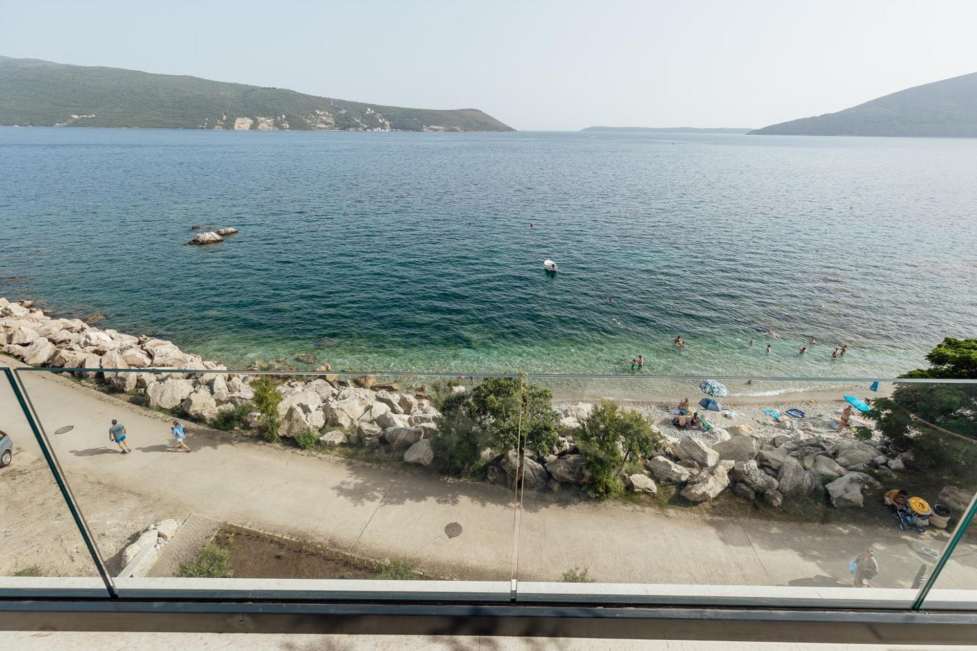Savina Beachfront Oasis 헤르섹 외부 사진