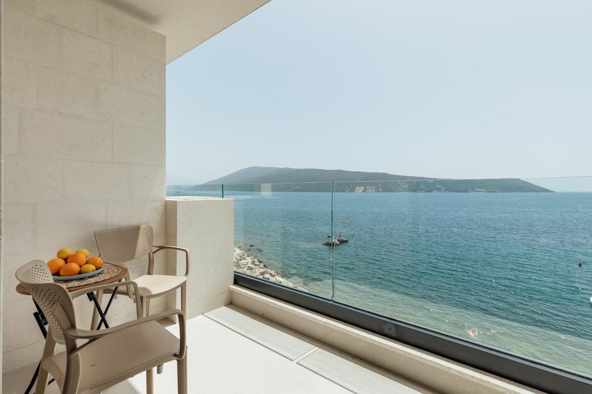 Savina Beachfront Oasis 헤르섹 외부 사진